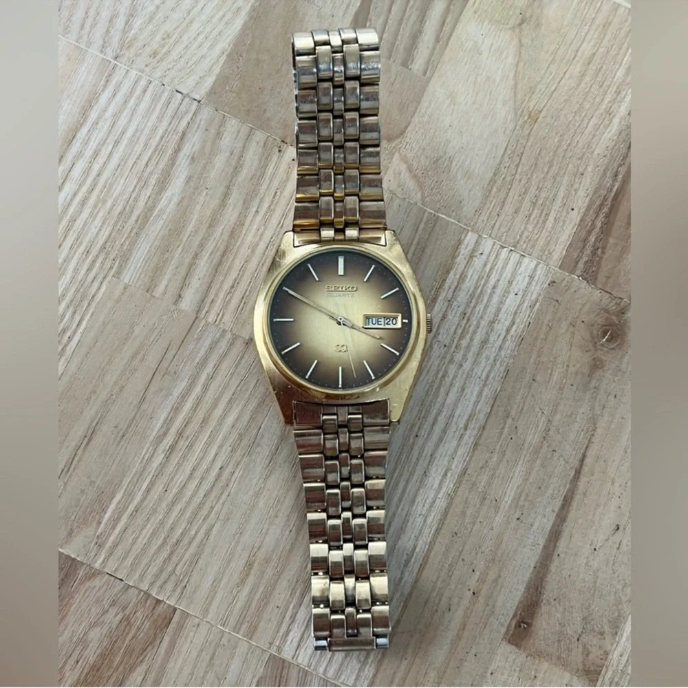 Seiko SQ RARE Vintage Men's Watch Gold Ombre Dial Date Window Gold-Tone Bracelet